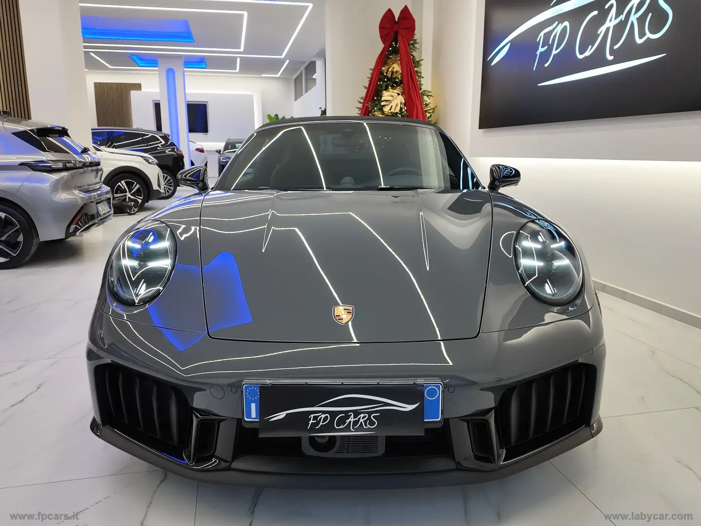 Porsche 911 Targa 4 GTS CABRIO Grau - 2