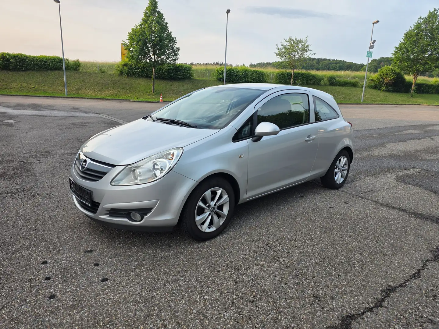 Opel Corsa D Benzin_ 1,4 L_TÜV 06/2027_Klimaanlage Grau - 1