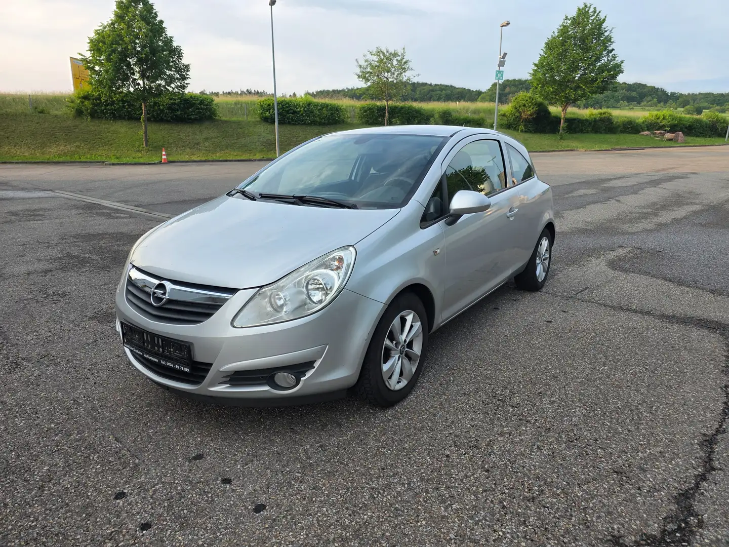 Opel Corsa D Benzin_ 1,4 L_TÜV 06/2027_Klimaanlage Grau - 2