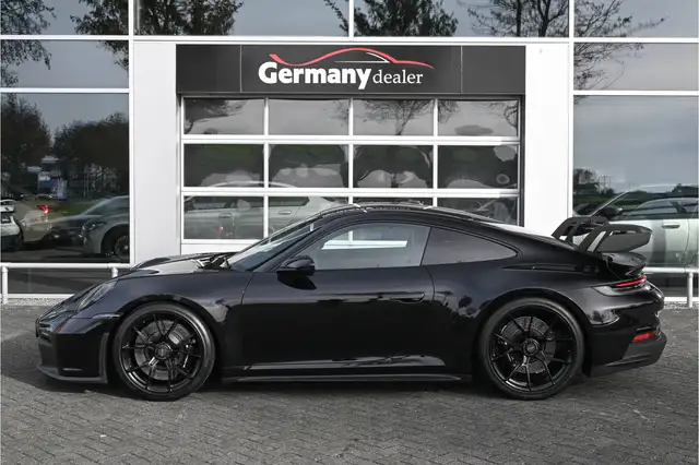 Porsche 911 view 12