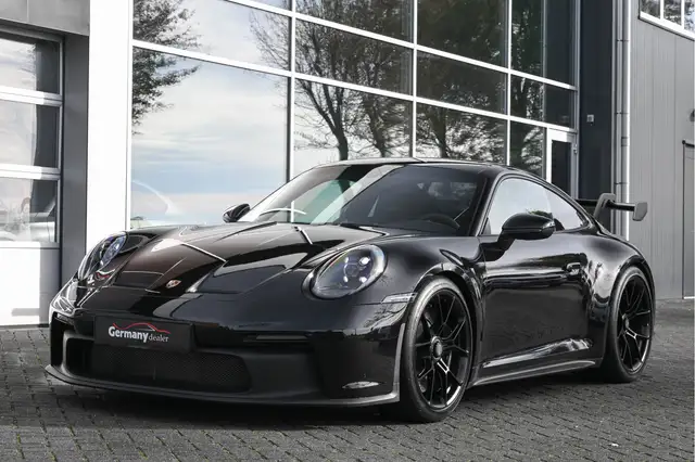 Porsche 911 view 13