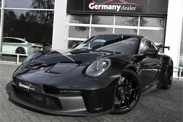 Porsche 911 view 8