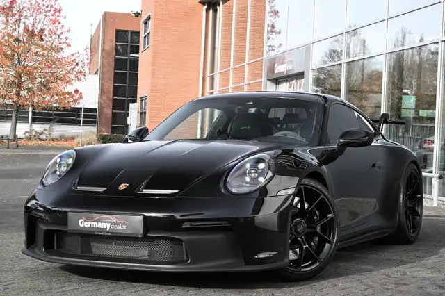 Porsche 911 view 7