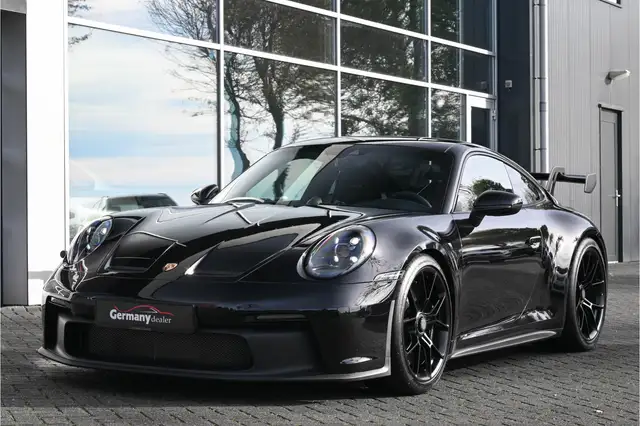 Porsche 911 view 5