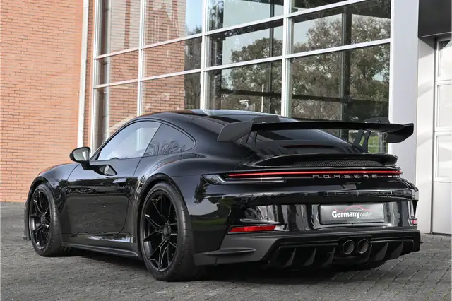 Porsche 911 view 6