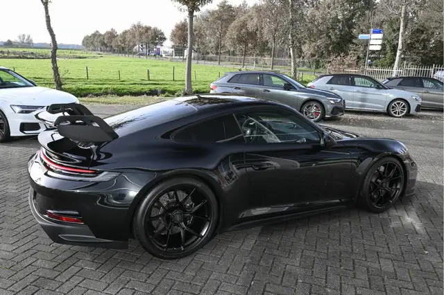 Porsche 911 view 4