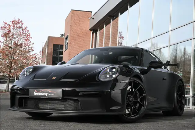 Porsche 911 view 9