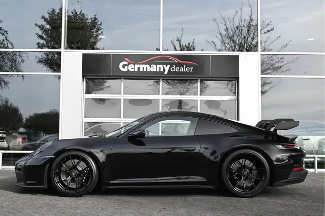 Porsche 911 view 11