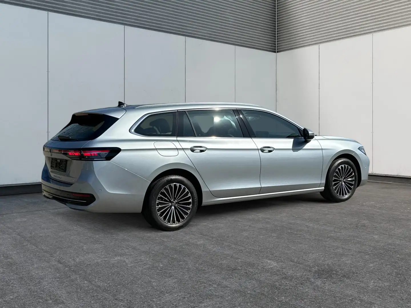 Volkswagen Passat Variant Elegance DSG+NAVI+MATRIX+MASSAGE+ACC+KAMERA 1.5... Silber - 2
