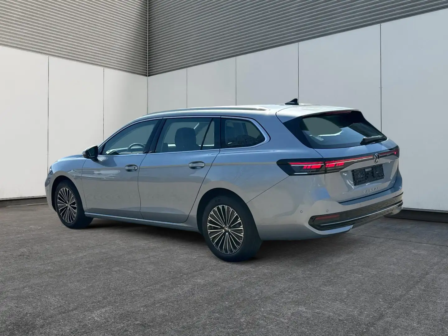Volkswagen Passat Variant Elegance DSG+NAVI+MATRIX+MASSAGE+ACC+KAMERA 1.5... Silber - 1
