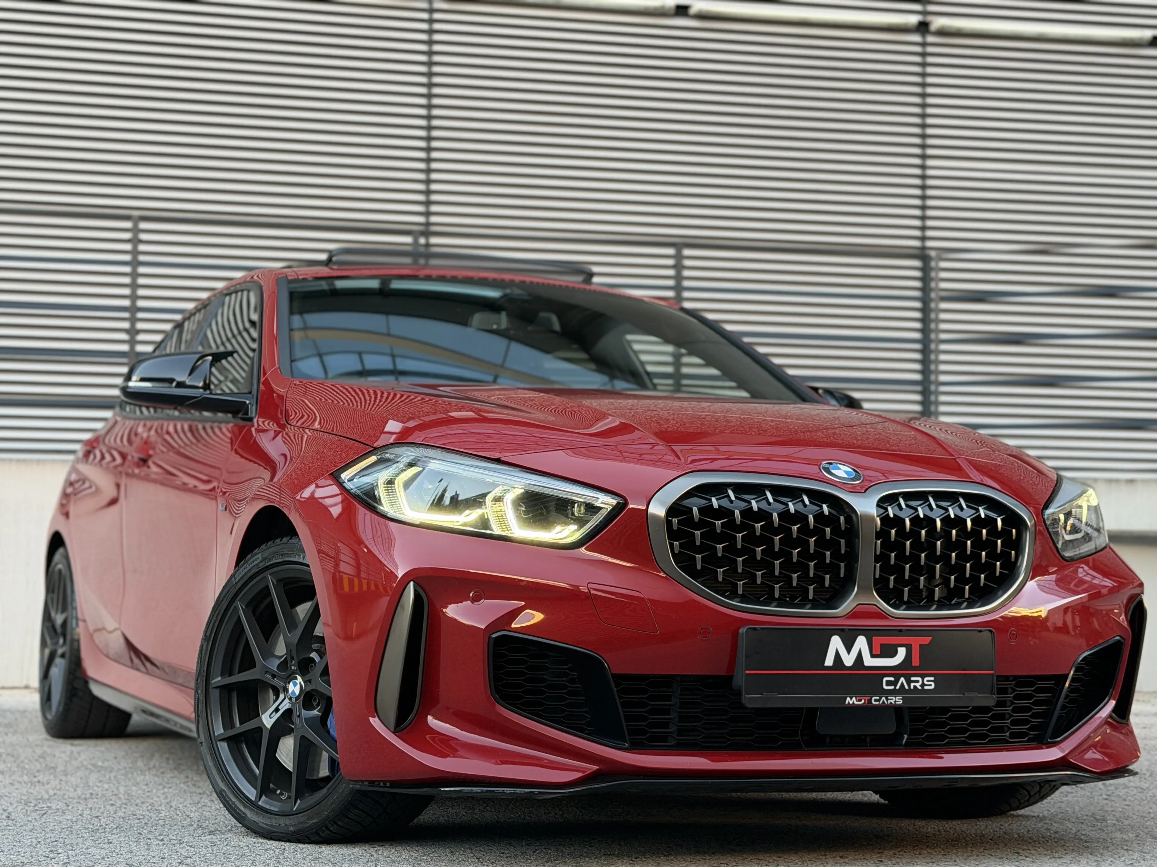 BMW 135 M135 i xDrive|PANO|KEYLESS|HEAD-UP|HARMAN|MEMORY|G — photo 4