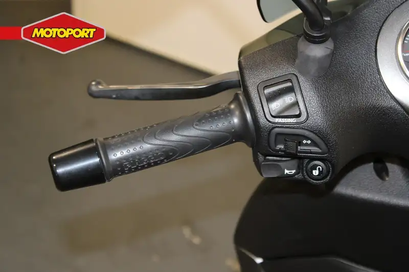 Piaggio Beverly 350 - foto 8