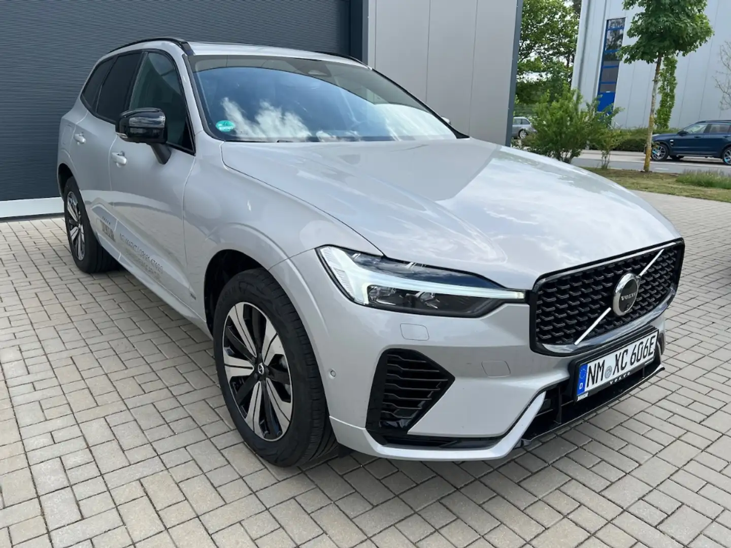 Volvo XC60 Plus Dark Recharge AWD T6 Twin Engine StandHZG Led Silber - 2