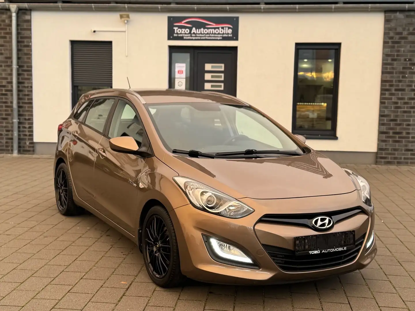 Hyundai i30 cw blue drive*KLIMA*SHZ*1HAND*GUTER ZUSTAND* Brun - 1