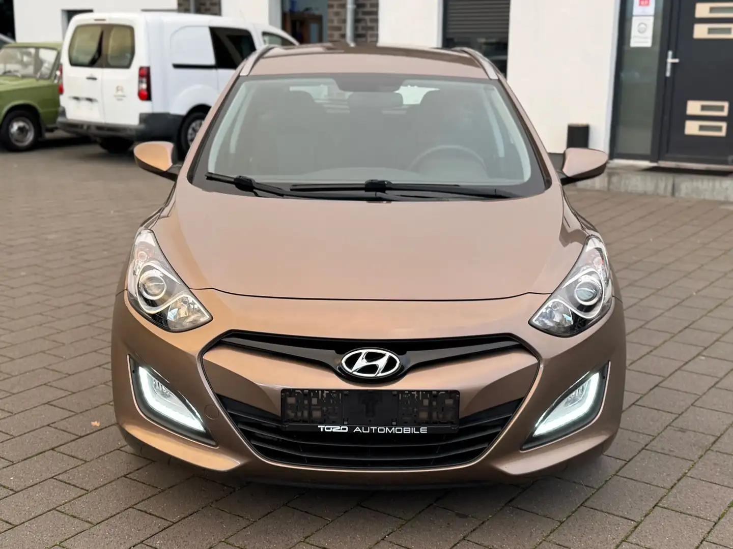 Hyundai i30 cw blue drive*KLIMA*SHZ*1HAND*GUTER ZUSTAND* Brun - 2