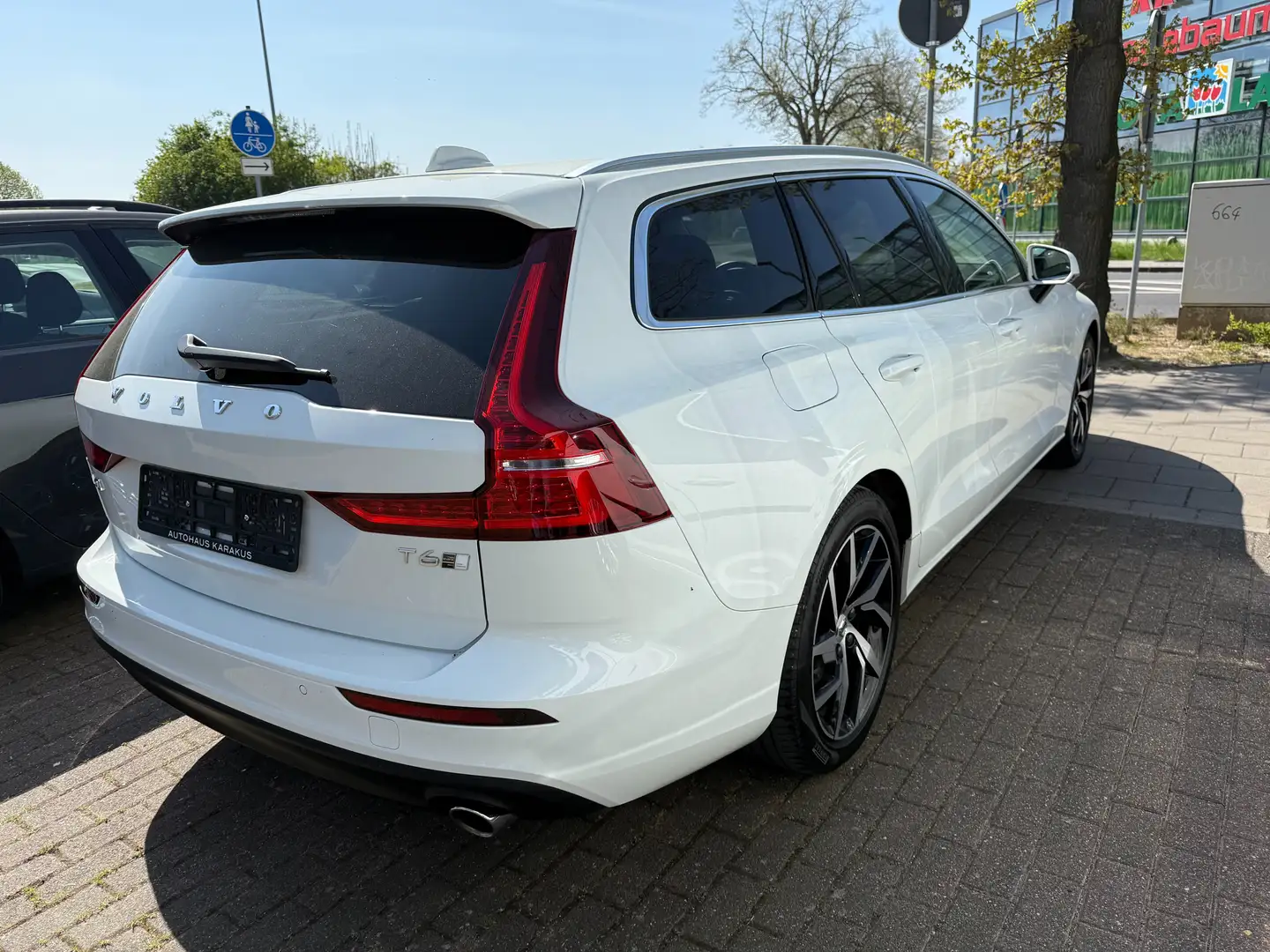 Volvo V60 Pro Plug-In Hybrid AWD Pano/Kamera/Standheizung Weiß - 2