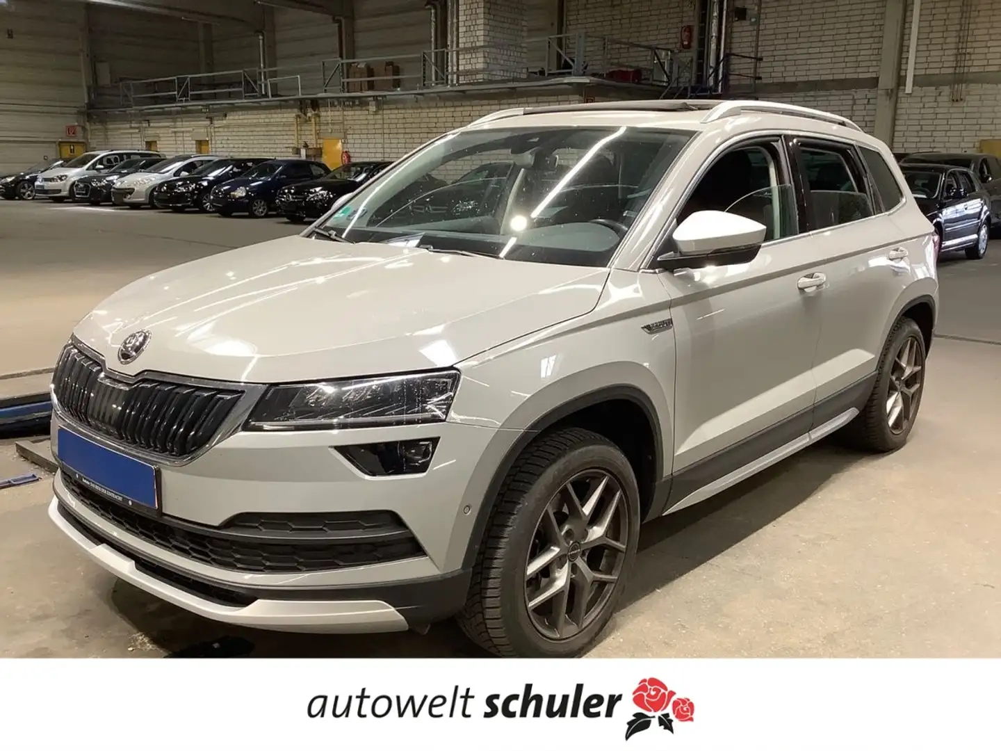 Skoda Karoq 1,5 TSI DSG 4x4 Scout Pano AHK Grau - 1
