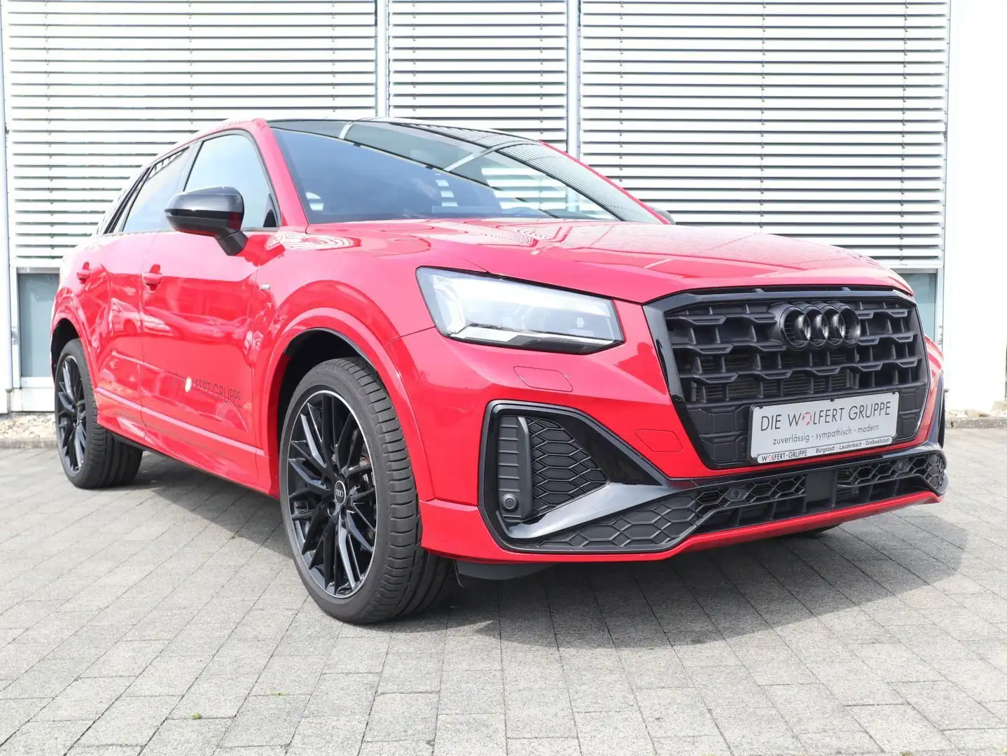 Audi Q2 S line 35 TFSI S tronic*SONOS*MATRIX*PANO*AHK Rot - 1
