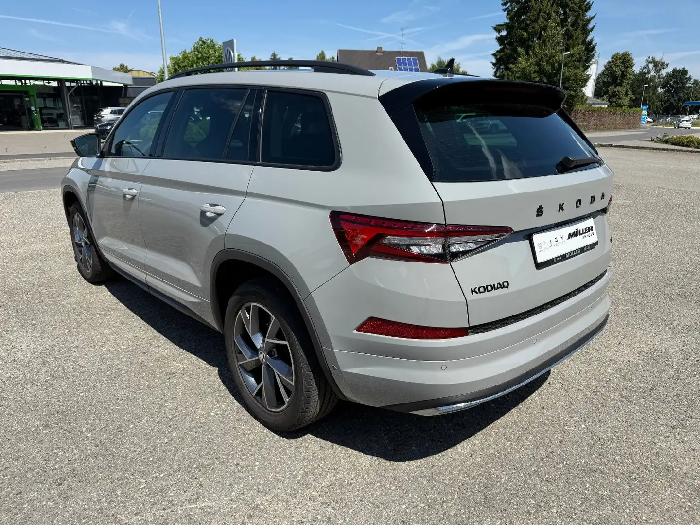 Skoda Kodiaq Sportline 4x4 AHK|Standheiz.|Pano|7Sitze Šedá - 2