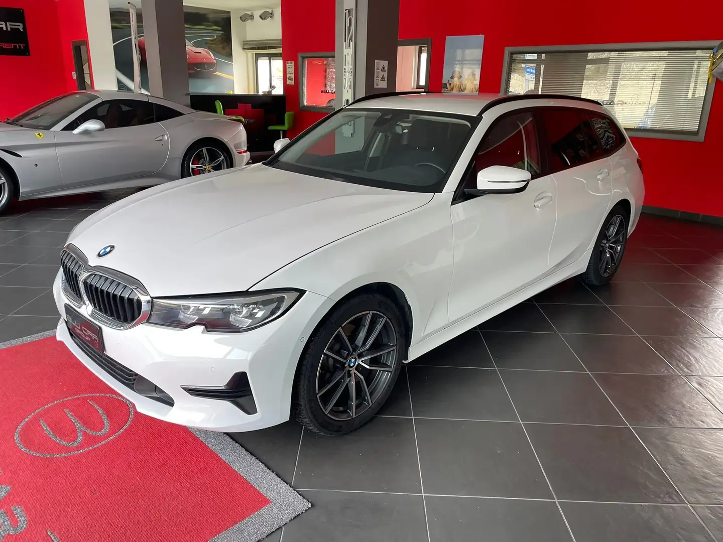 BMW 320 320d Touring mhev 48V Business Advantage auto Bianco - 1