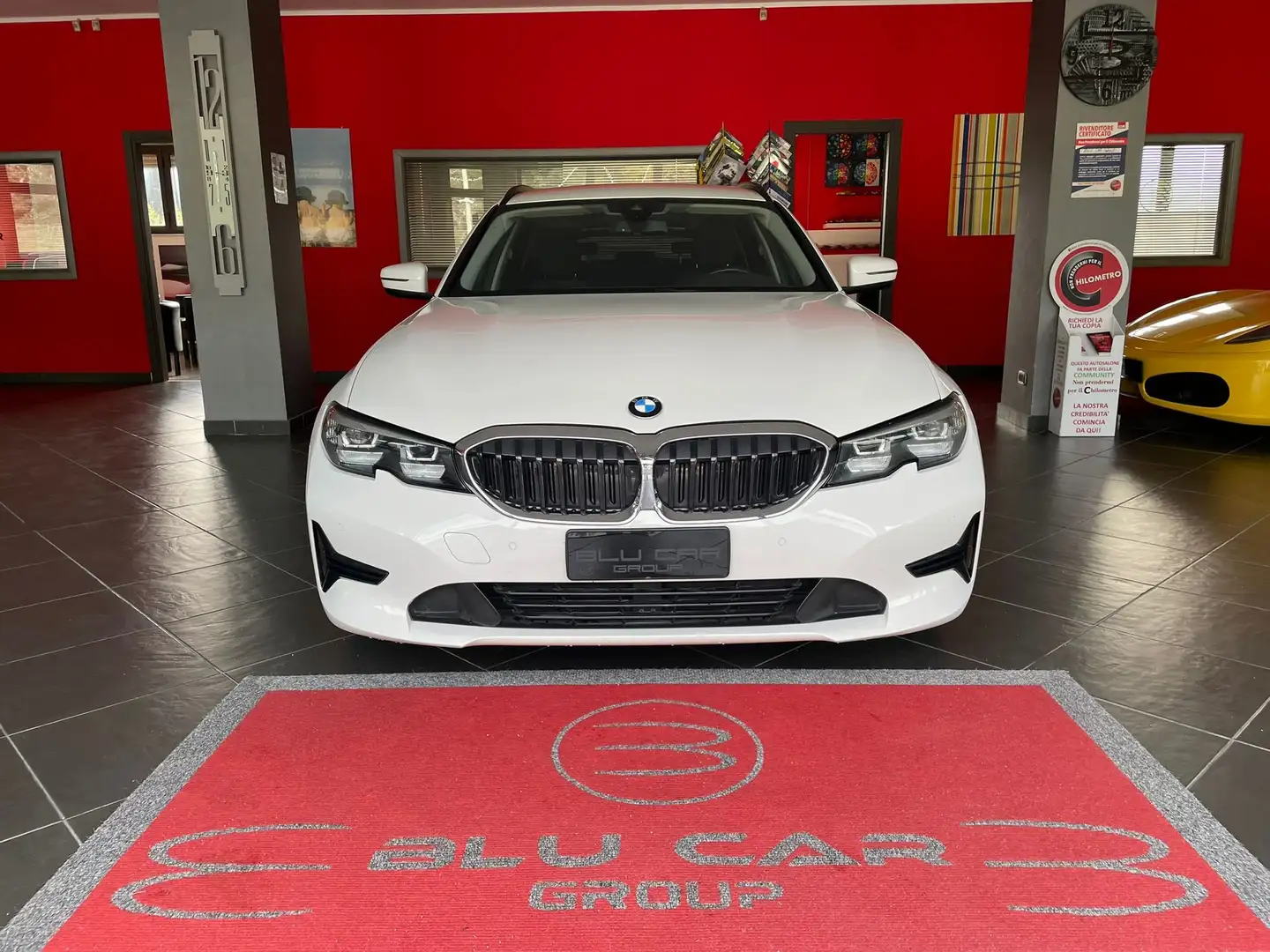 BMW 320 320d Touring mhev 48V Business Advantage auto Bianco - 2
