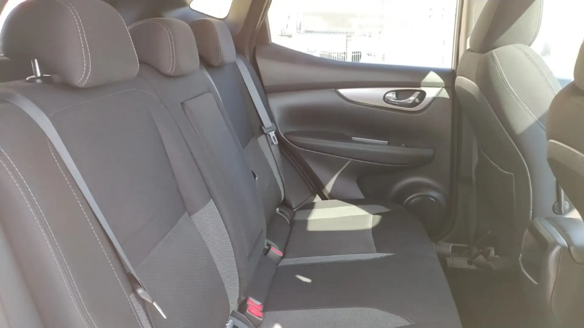 Nissan Qashqai 1.5dCi Tekna 4x2 85kW Wit - 2