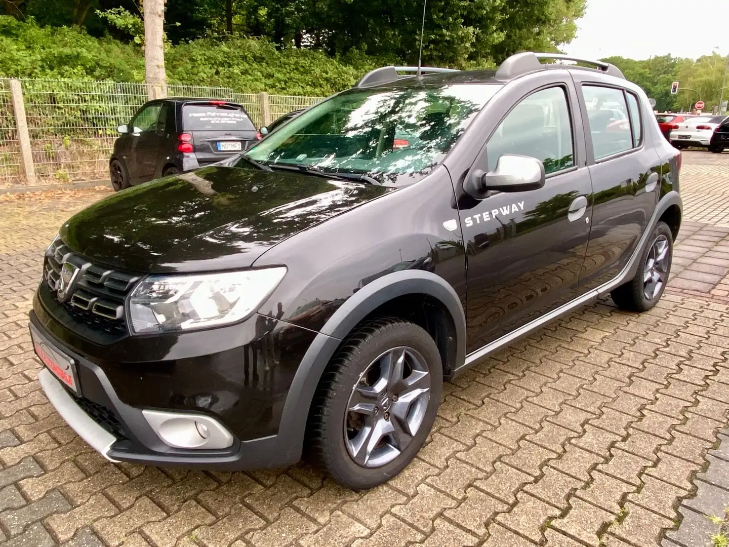 Dacia Sandero II Stepway Celebration/1 Hd./Scheckheft Schwarz - 2