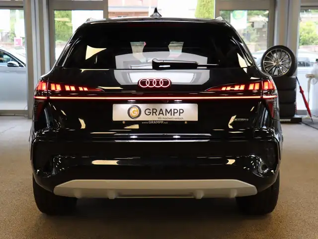 Audi Q3 view 5