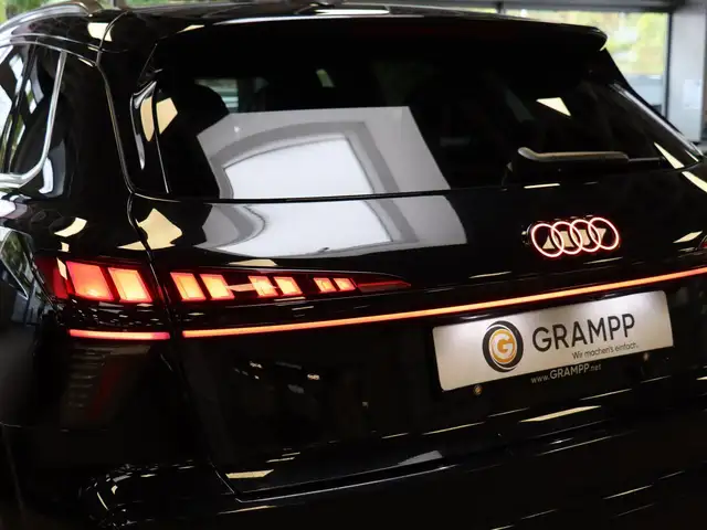 Audi Q3 view 7