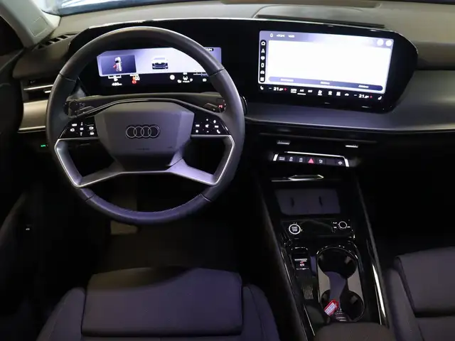 Audi Q3 view 13