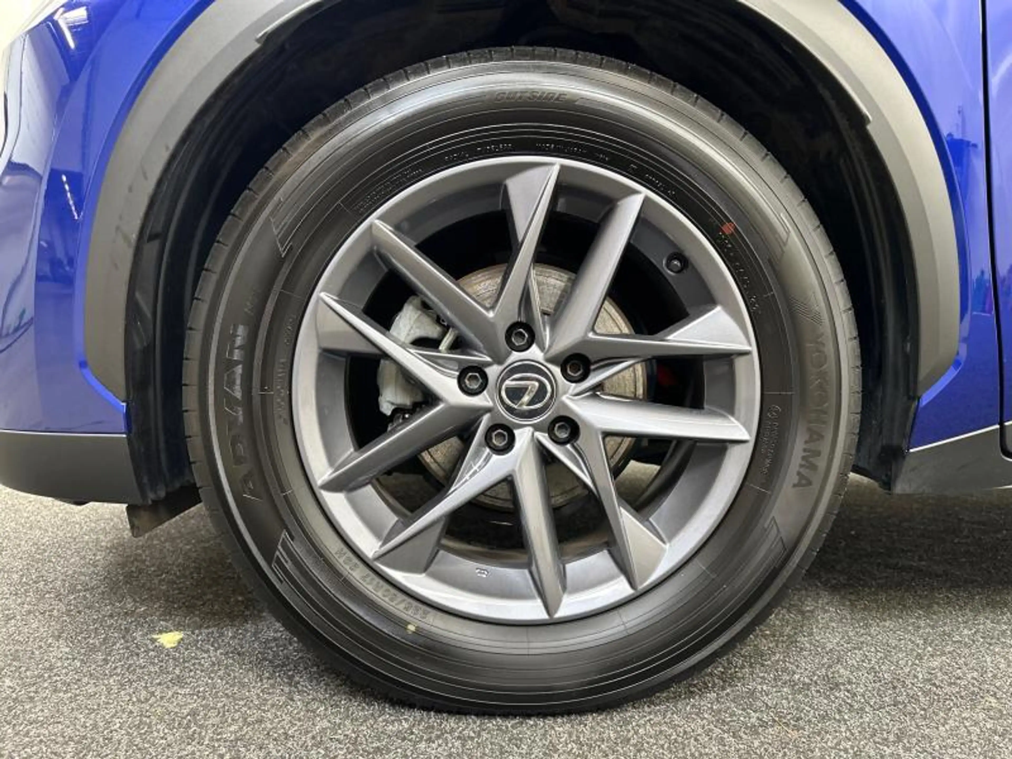 Lexus LBX Base — photo 13