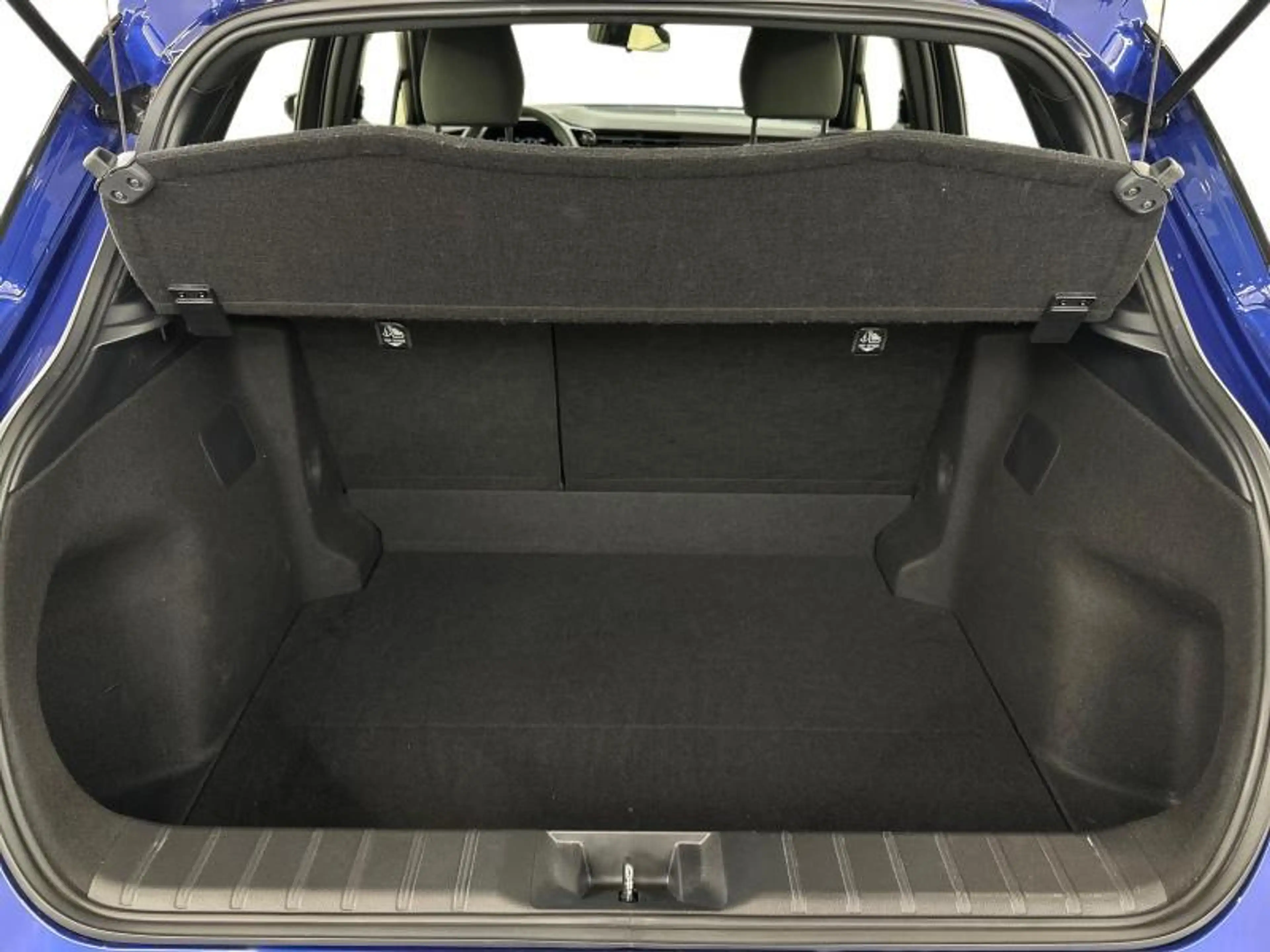 Lexus LBX Base — photo 9