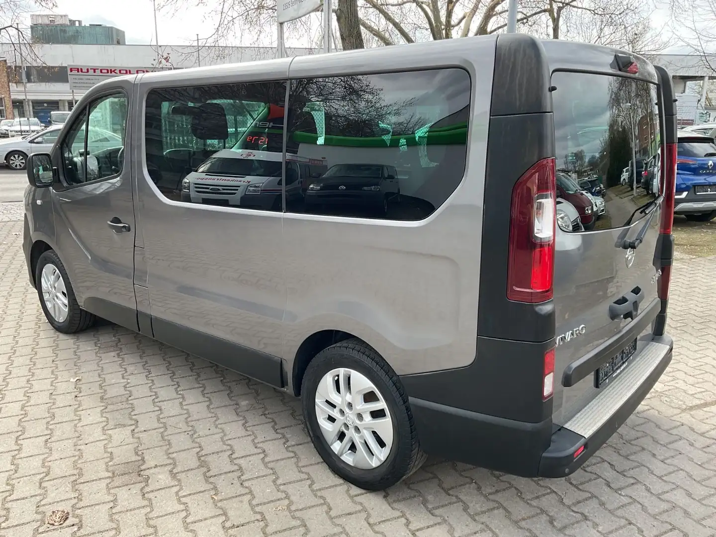 Opel Vivaro B  Bus Combi L1H1  2,7t Grau - 2