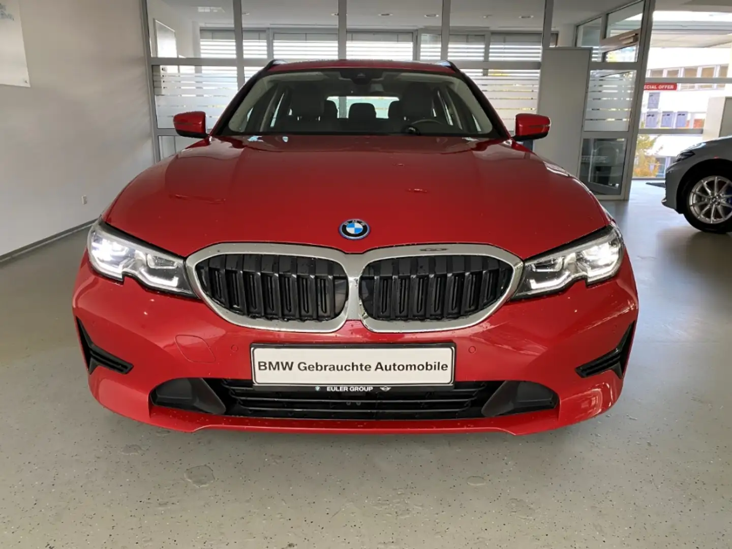 BMW 330 e Touring El. Panodach Panorama Navi Digitales Coc Rot - 2