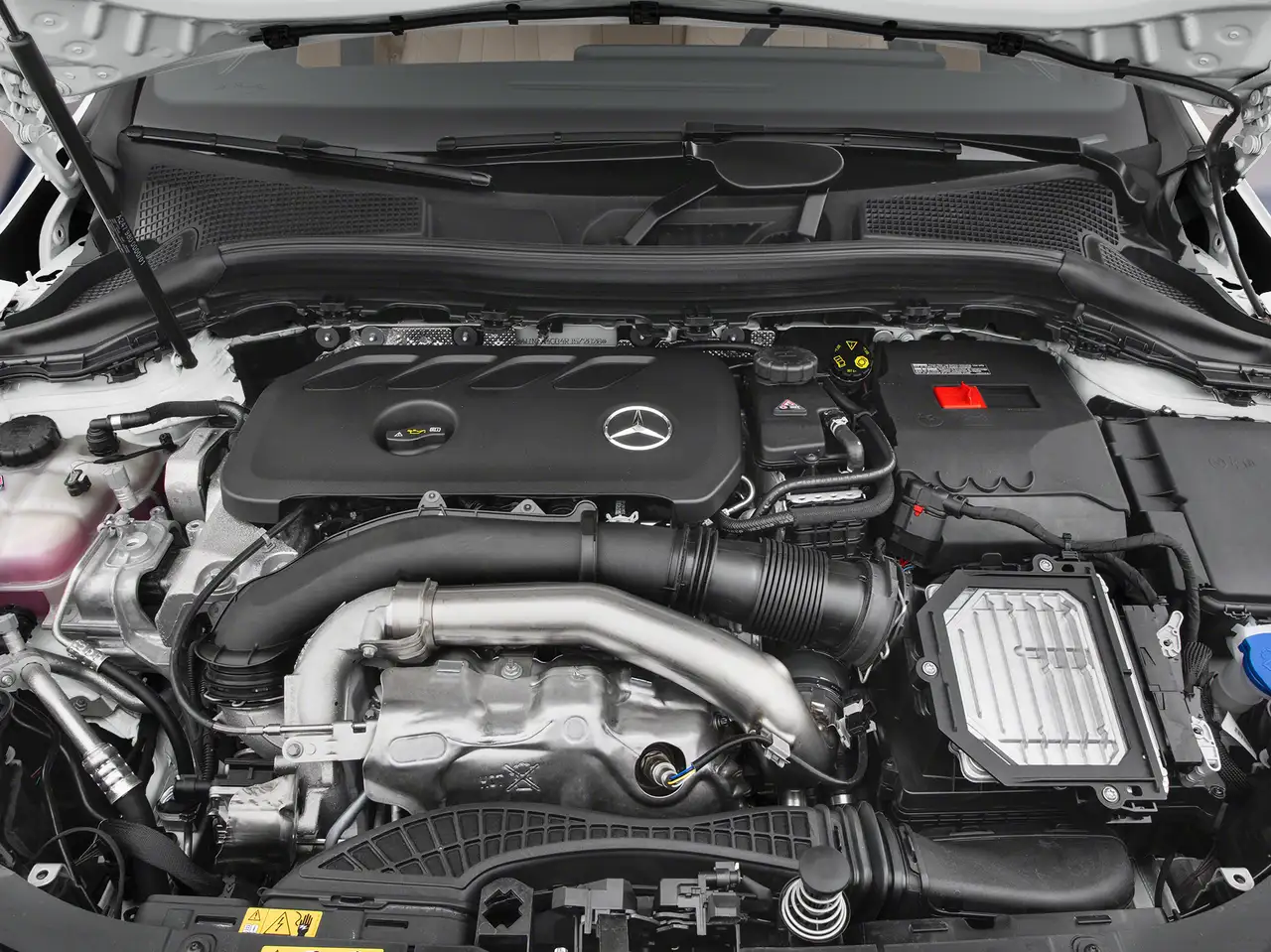 Mercedes-Benz GLA снимка Mercedes-Benz GLA