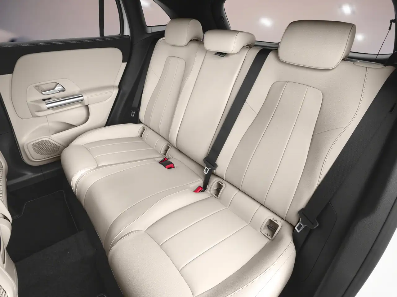 Mercedes-Benz GLA снимка Mercedes-Benz GLA