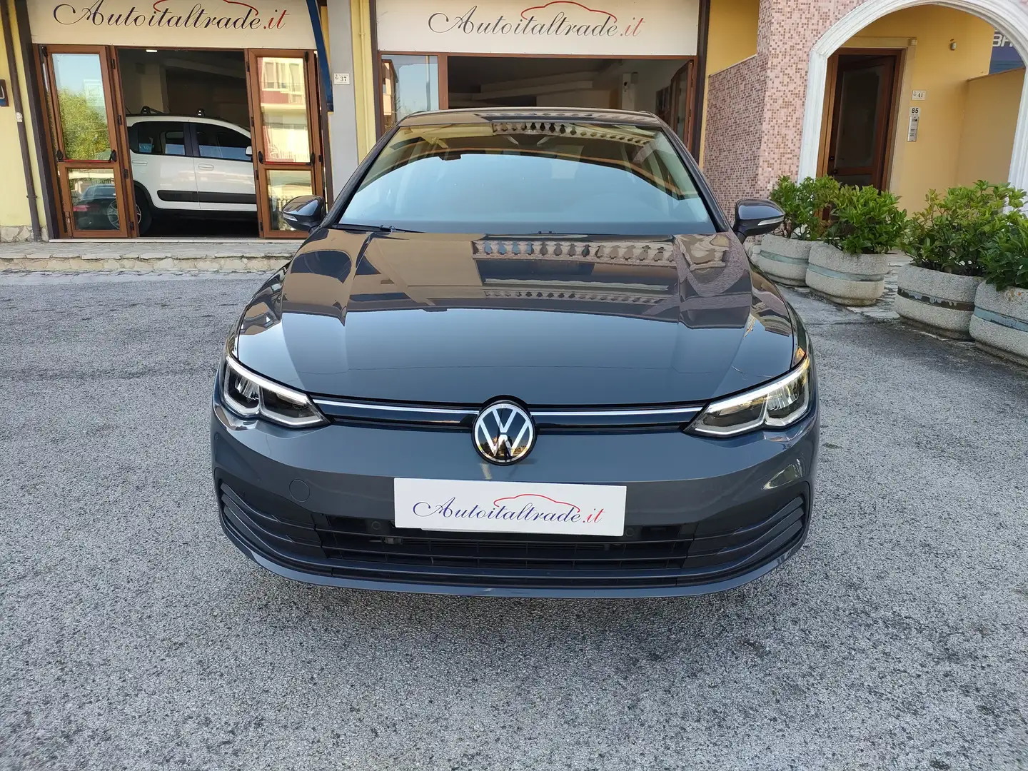 Volkswagen Golf Golf VIII 2020 1.0 etsi evo Life 110cv dsg Grijs - 1