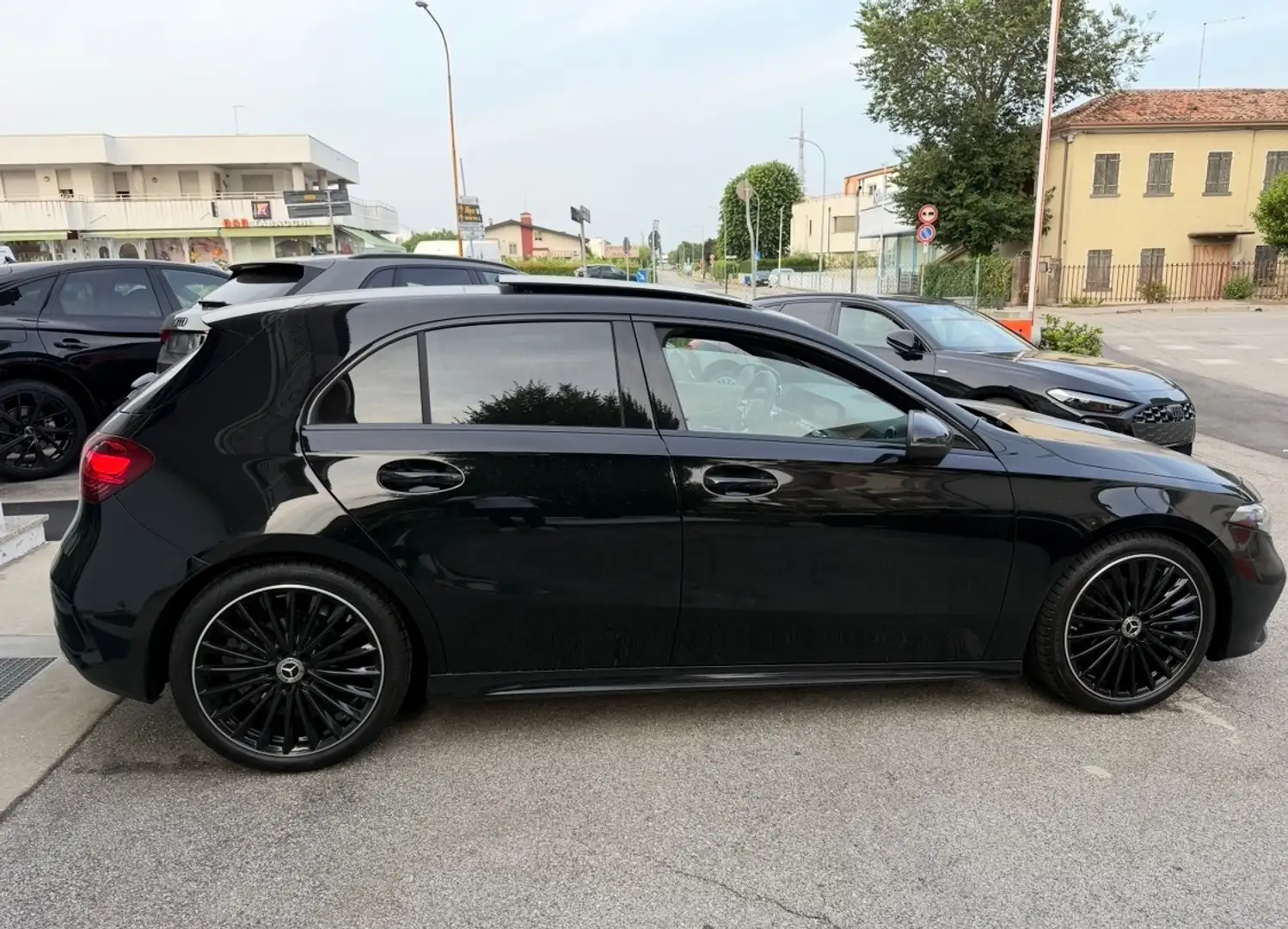 Mercedes-Benz A 200 A 200 d AMG Line Premium Plus auto Noir - 2