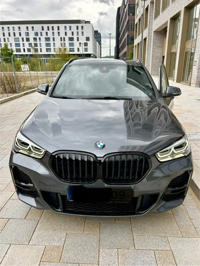 BMW X1 xDrive20i Aut. M Sport Gris - 1