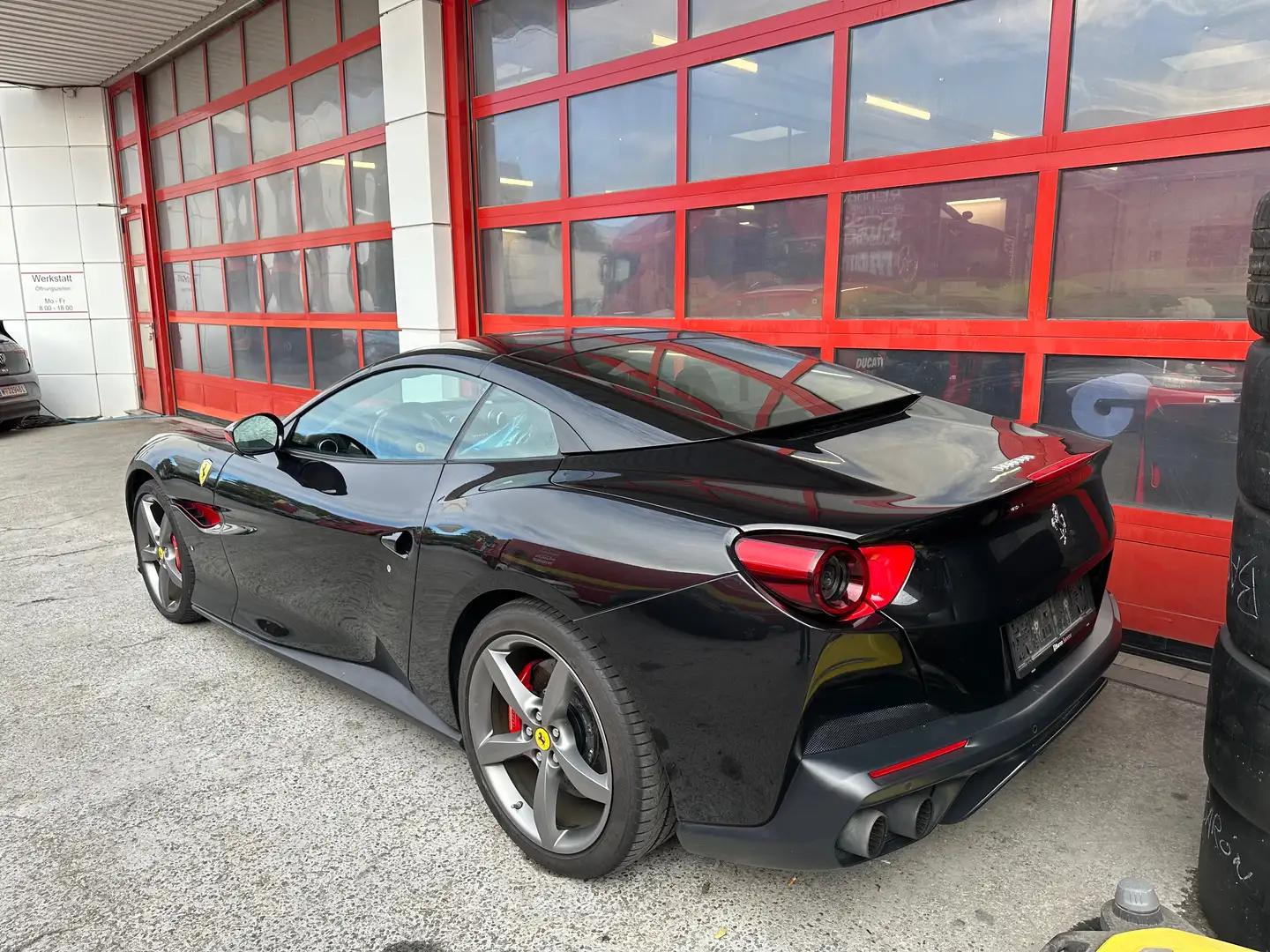 Ferrari Portofino Černá - 2