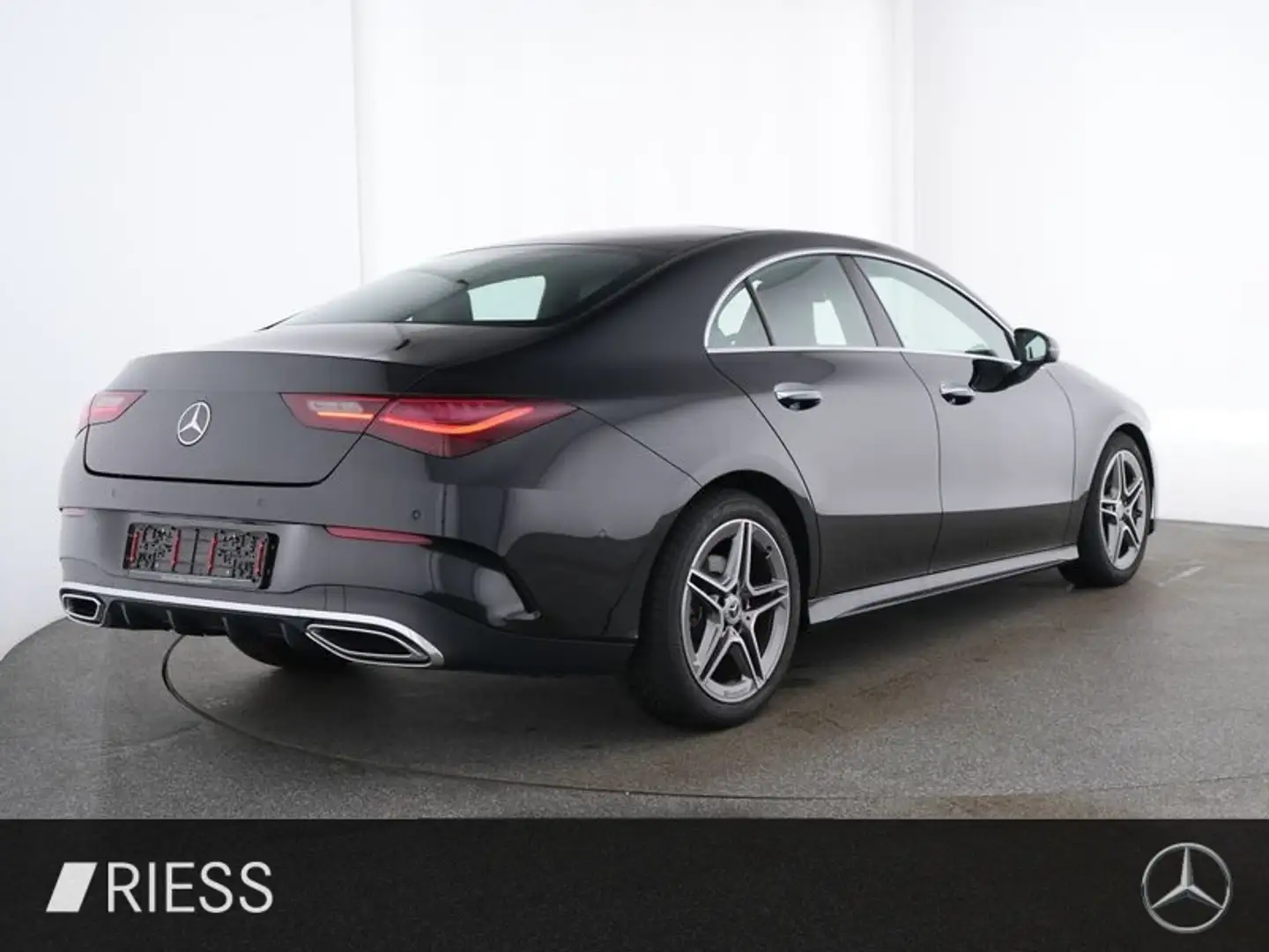 Mercedes-Benz CLA 200 d Coupé AMG Sport Navi LED Pano W-Paket Schwarz - 2