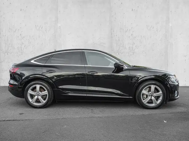 Audi Q8 E-Tron view 5
