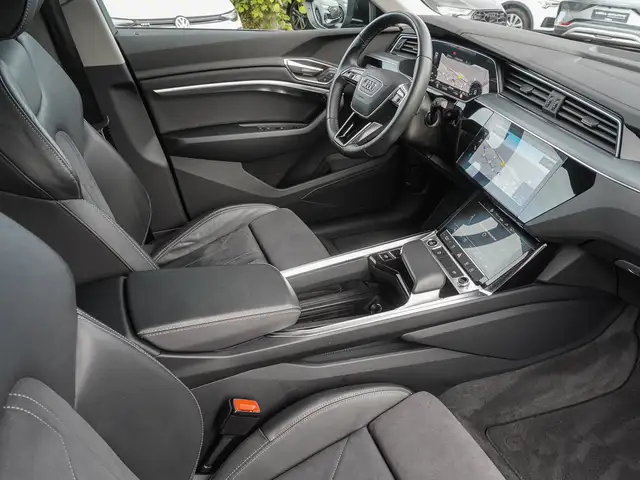 Audi Q8 E-Tron view 8
