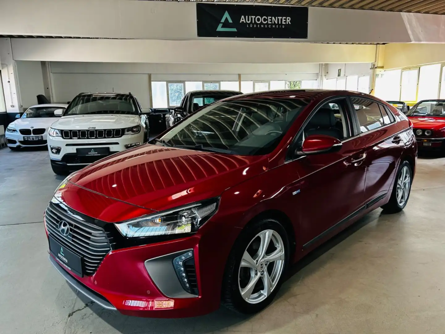 Hyundai IONIQ Ioniq Premium Hybrid*Kamera*Leder*Memory* Rood - 1