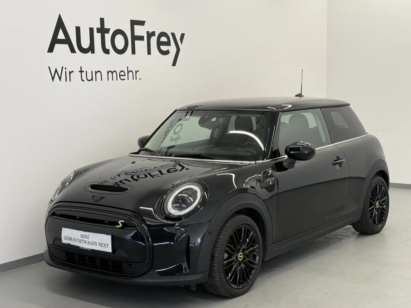 MINI Cooper SE Schwarz - 1
