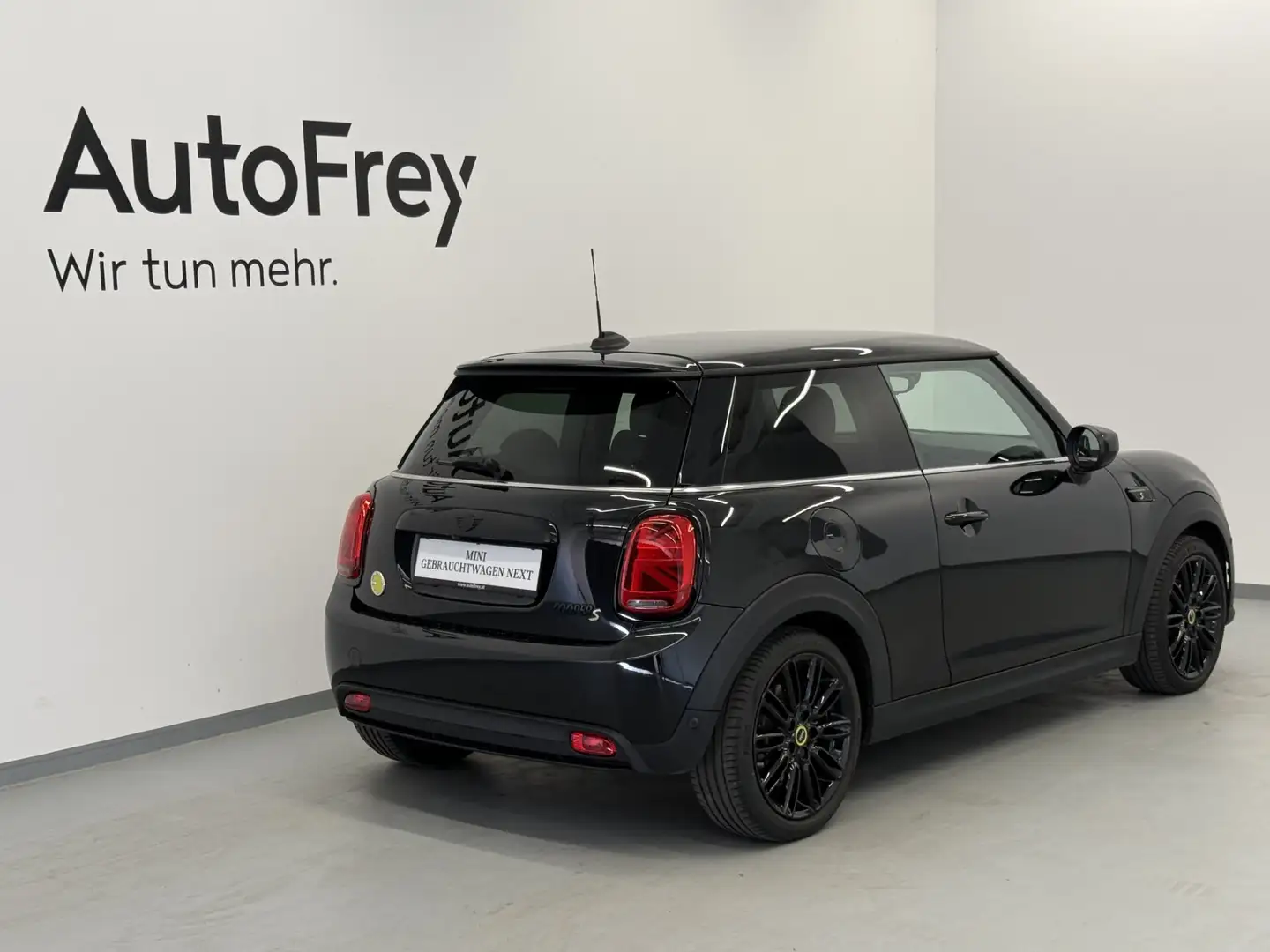 MINI Cooper SE Schwarz - 2