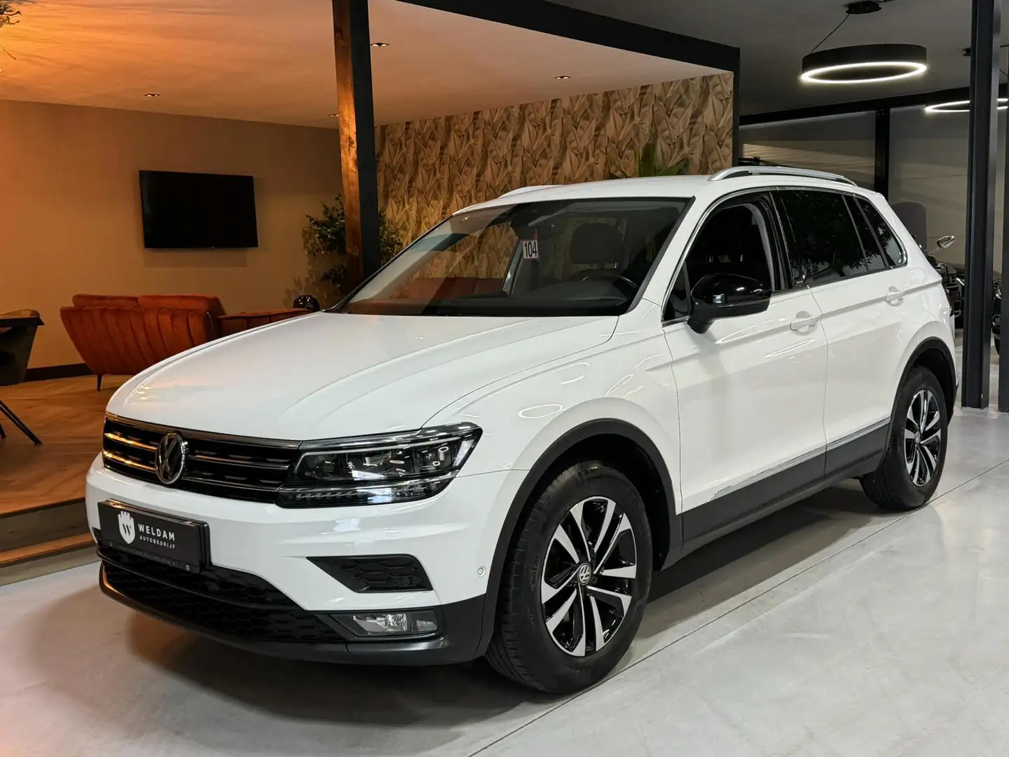 Volkswagen Tiguan 1.5 TSI ACT IQ DRIVE DSG Garantie Camera CarPlay B Wit - 2