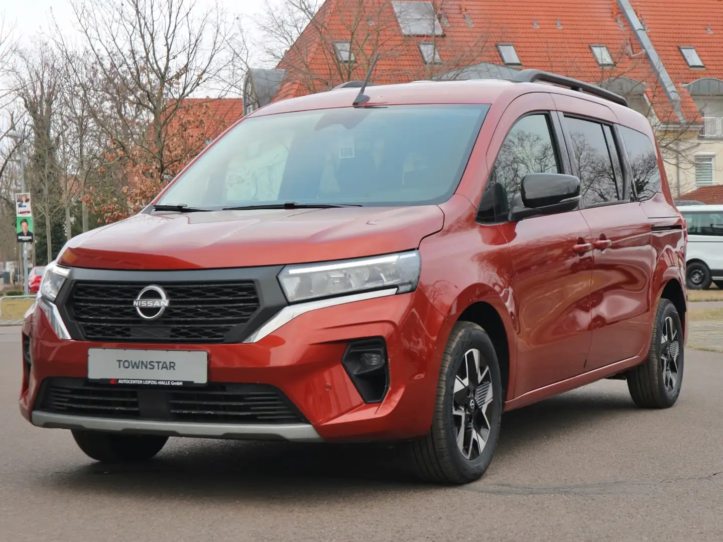 Nissan Townstar Kombi L2 1.3 DIG-T 7AT TEKNA 7 Sitzer Pomarańczowy - 2