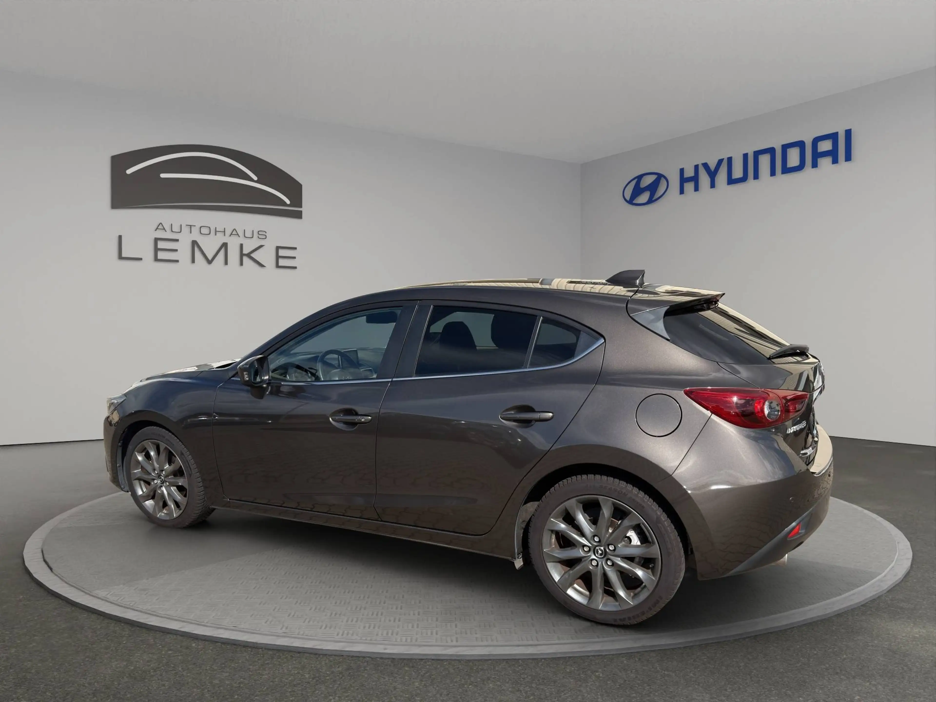 Mazda 3 LIMOUSINE 2.0 SPORTS-LINE - NAVIGATION - HEAD UP - SITZHEIZUNG - UVM — photo 4
