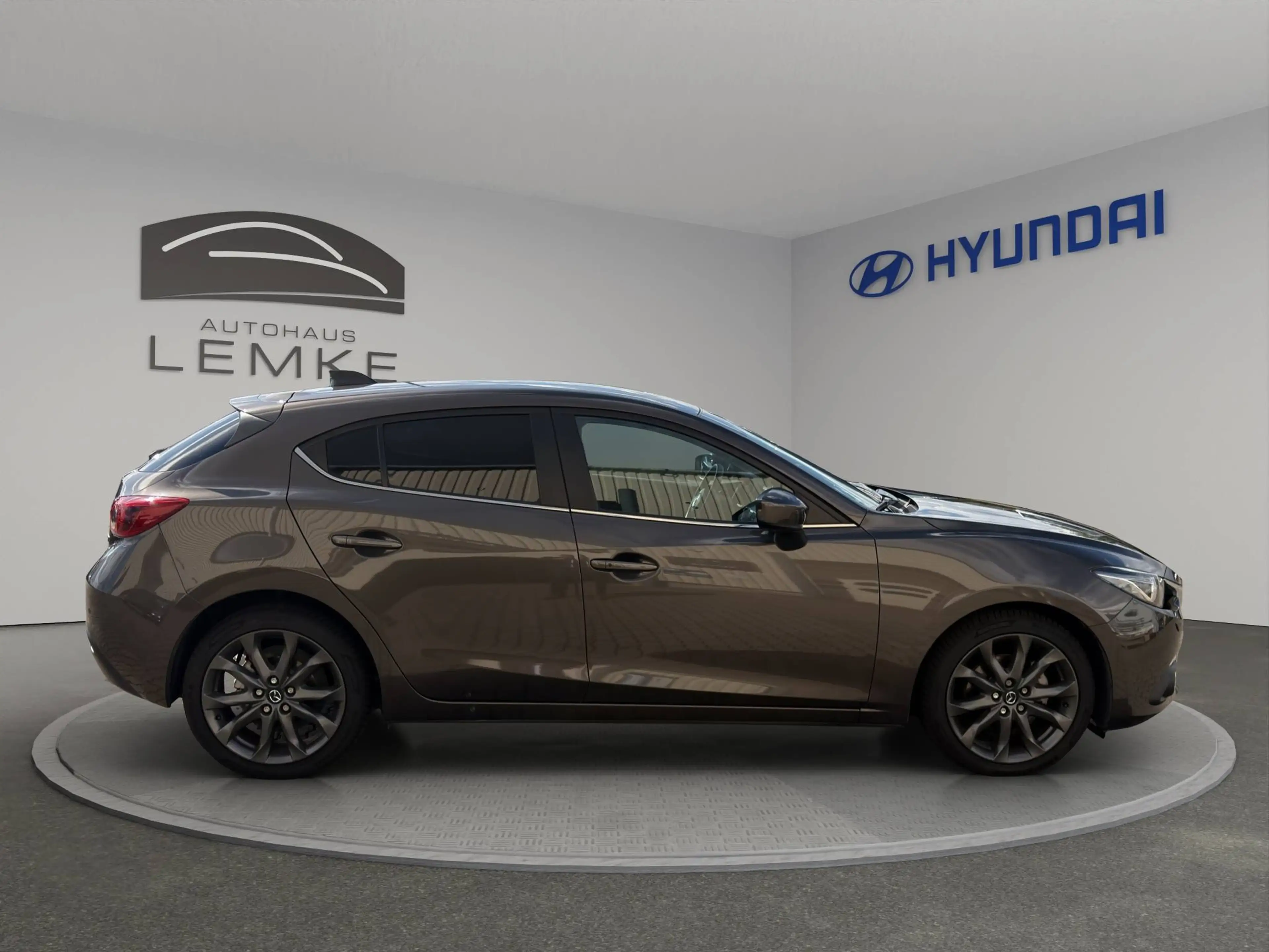 Mazda 3 LIMOUSINE 2.0 SPORTS-LINE - NAVIGATION - HEAD UP - SITZHEIZUNG - UVM — photo 7